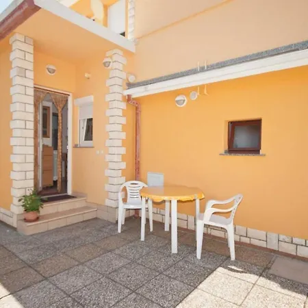 Limona Apartman *